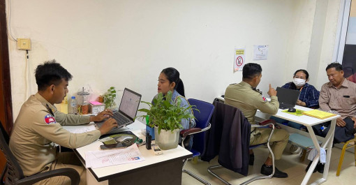 អគ្គនាយកដ្ឋានអត្តសញ្ញាណកម្ម ៖ នៅថ្ងៃអង្គារ ៥កើត ខែពិសាខ ឆ្នាំមមី អដ្ឋស័ក ព.ស. ២៥៦៩ ត្រូវនឹងថ្ងៃទី២១ ខែមេសា ឆ្នាំ២០២៦ ក្រុមការងារត្រួតពិនិត្យ និងស្រាវជ្រាវលើករណីឯកសារអត្តសញ្ញាណមិនប្រក្រតី នៃអគ្គនាយកដ្ឋានអត្តសញ្ញាណកម្ម បានទទួល